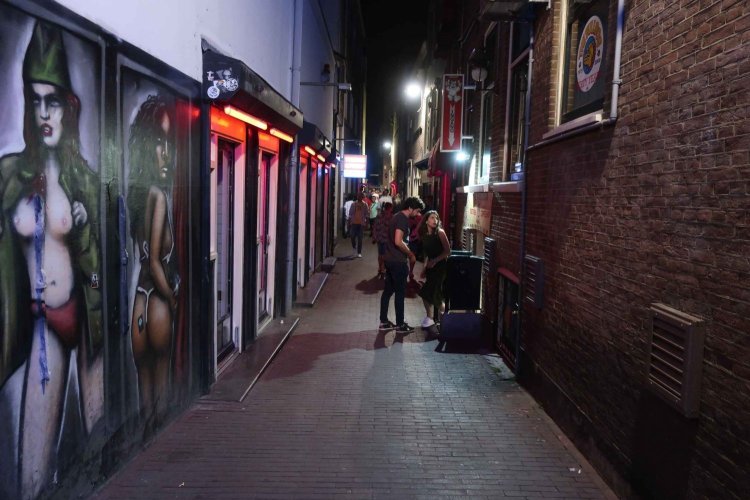 Amsterdam quarter of red lamps