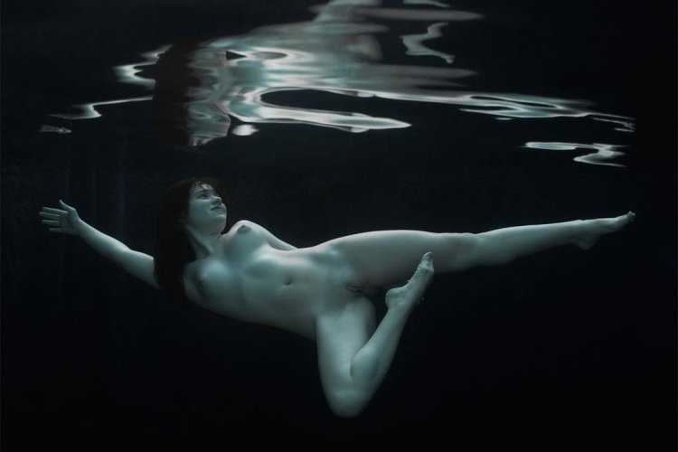 Girls Naked underwater