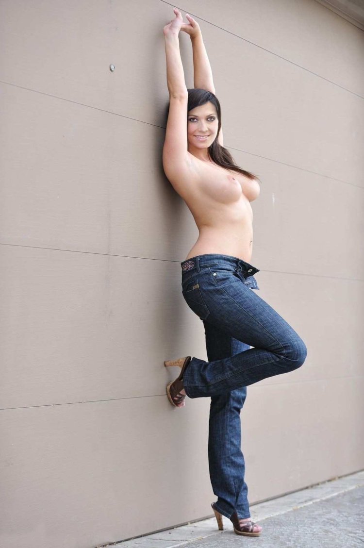 Girls Topless in Jeans nude