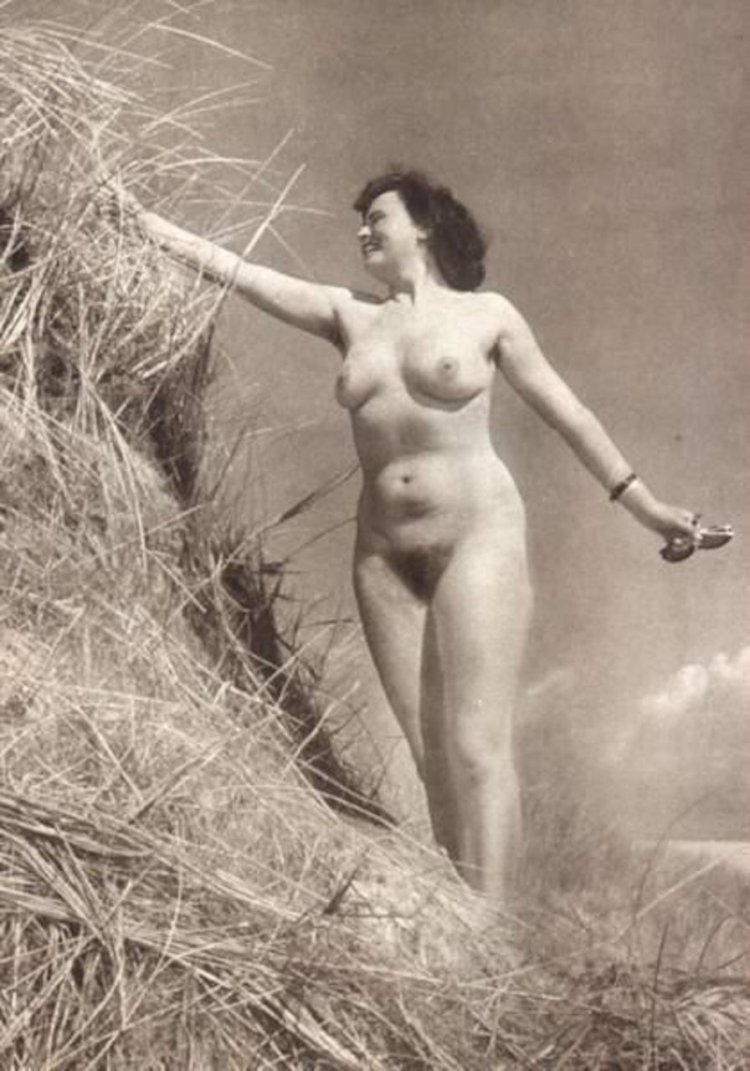 Retro naked women