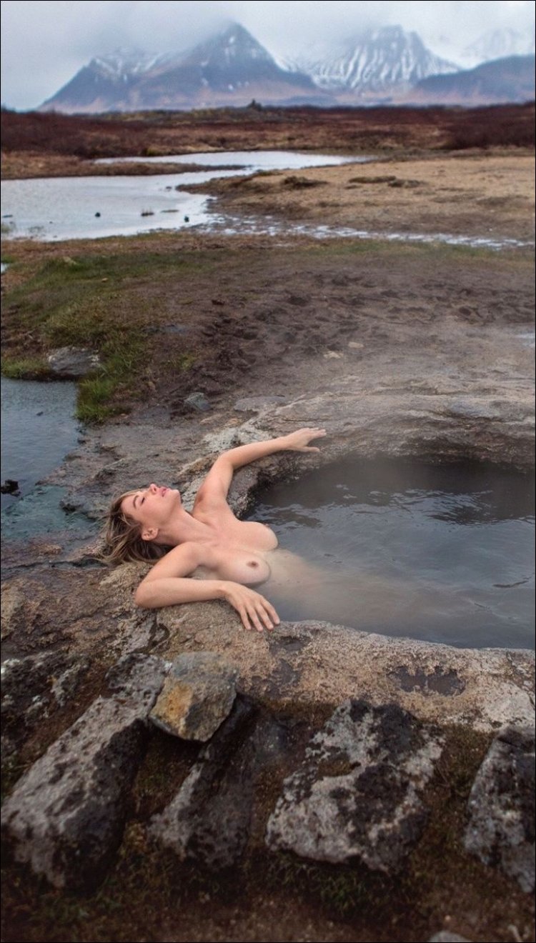 Naked Icelanders