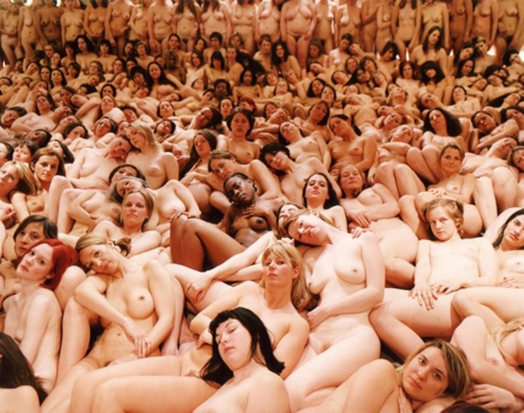 A lot of naked women