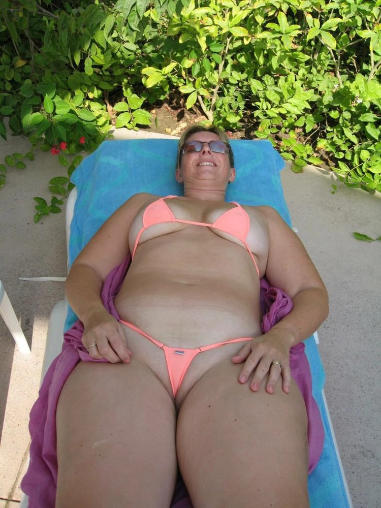 Mature in bikini lovers