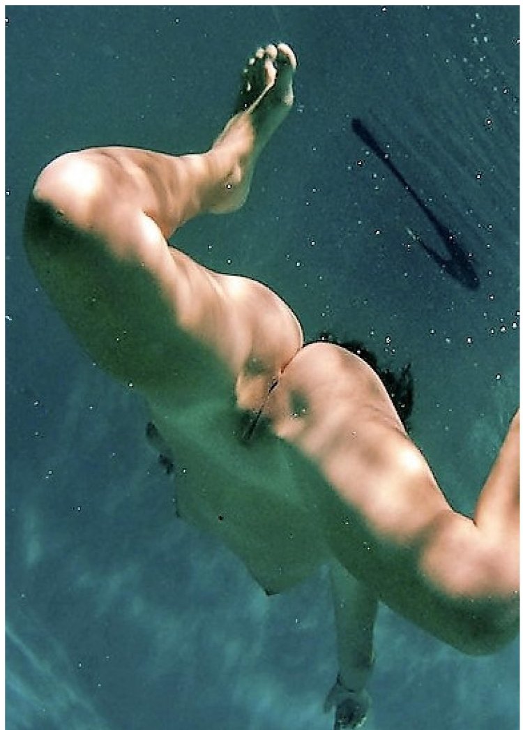 Swimming a girl under water nude