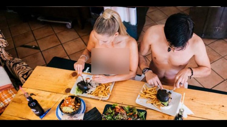 Restaurant with naked waitresses