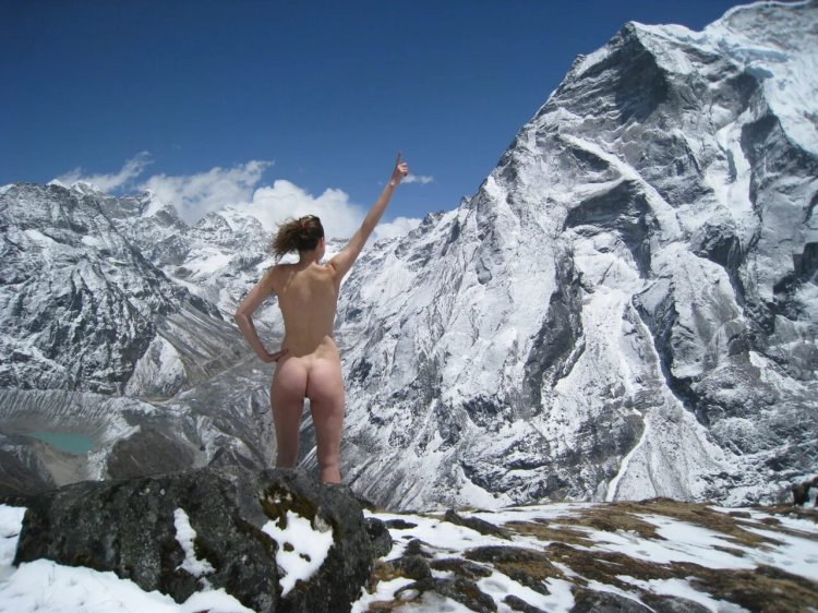 Erotic photo shoot in the mountains