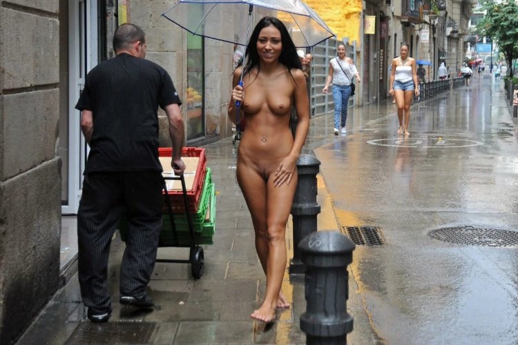 Naked women on the streets of Italy