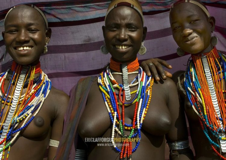 Naked African girls