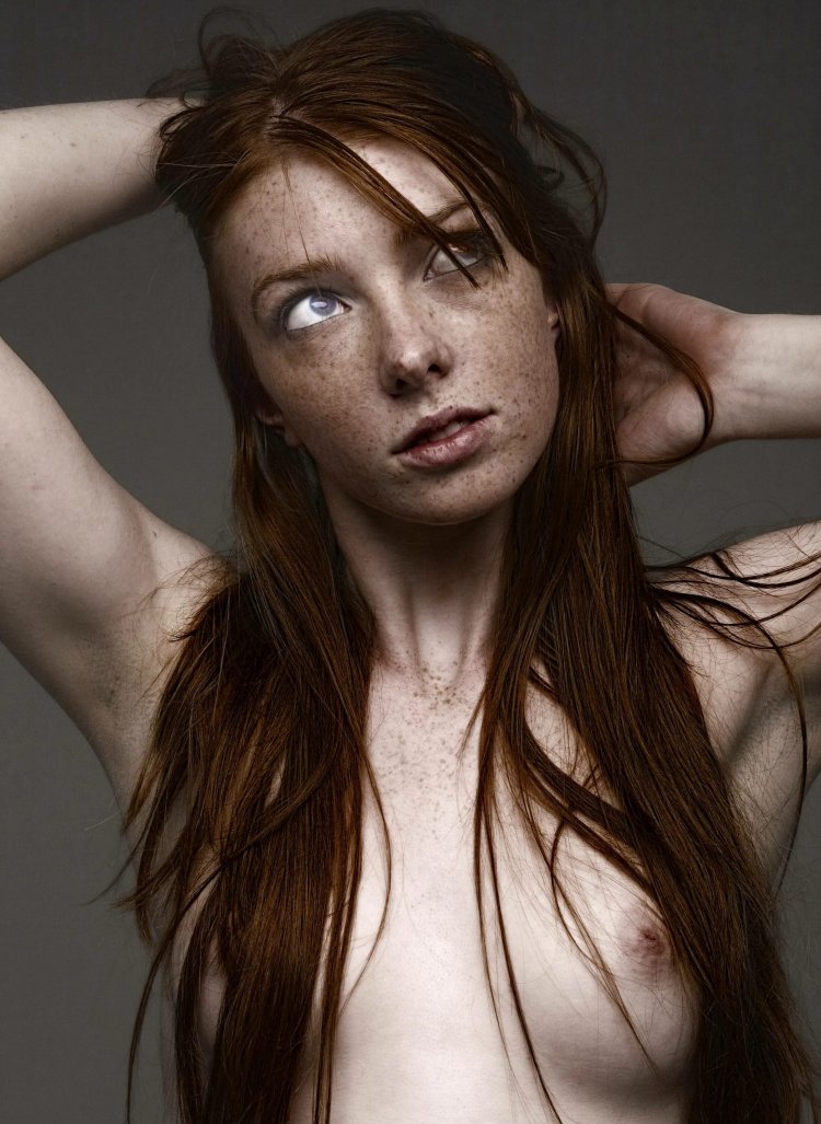 Red -haired girl with freckles