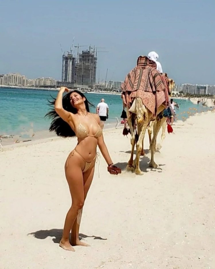 Naked girls in Dubai