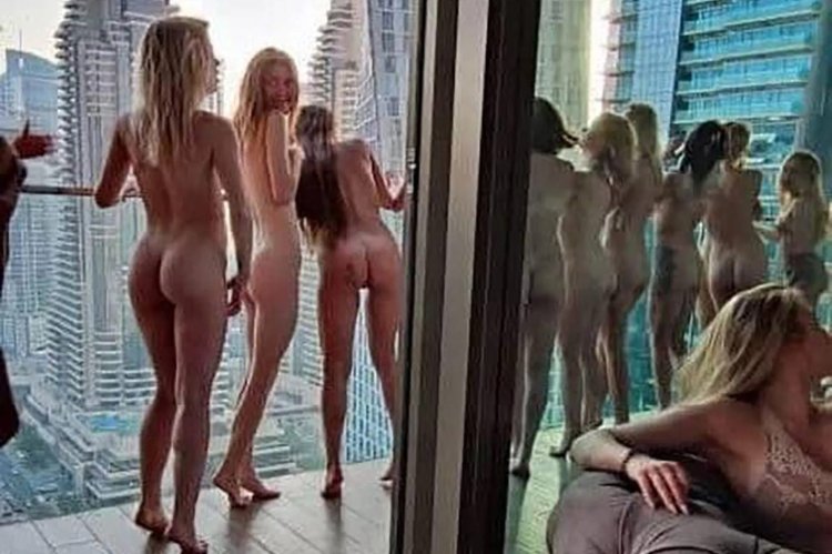 Naked girls in Dubai