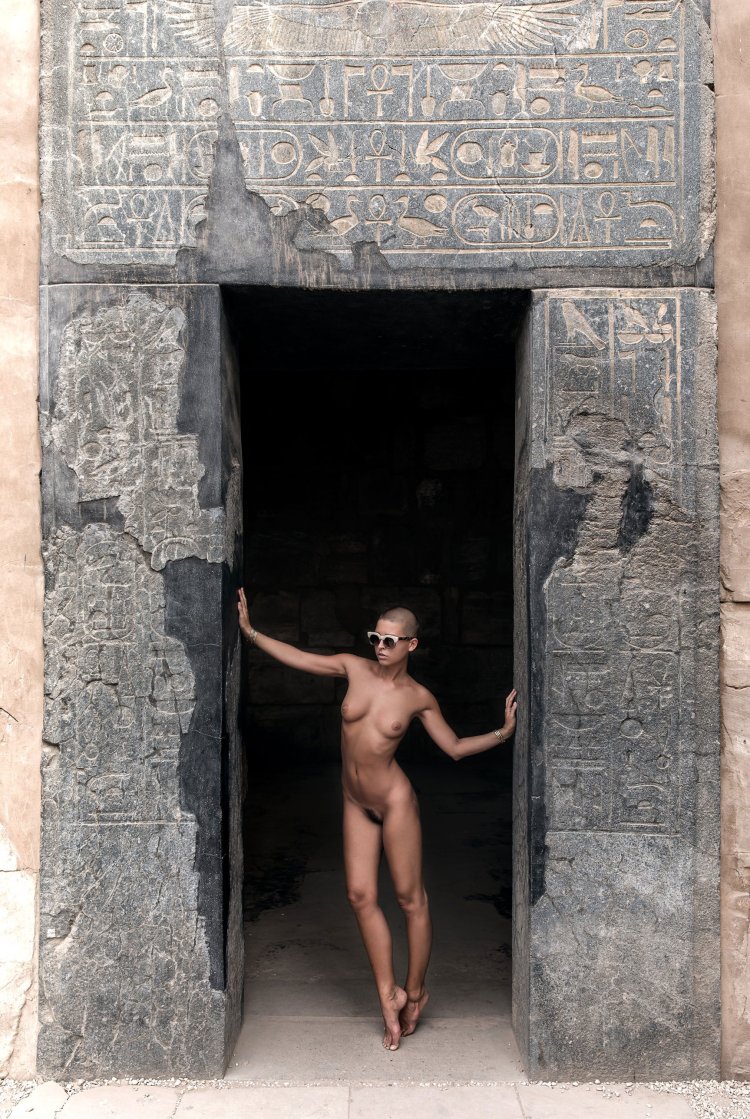 Marisa Papen in Egypt