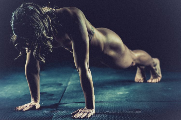 Crossfit women are naked