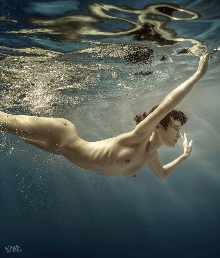 Girls under water naked