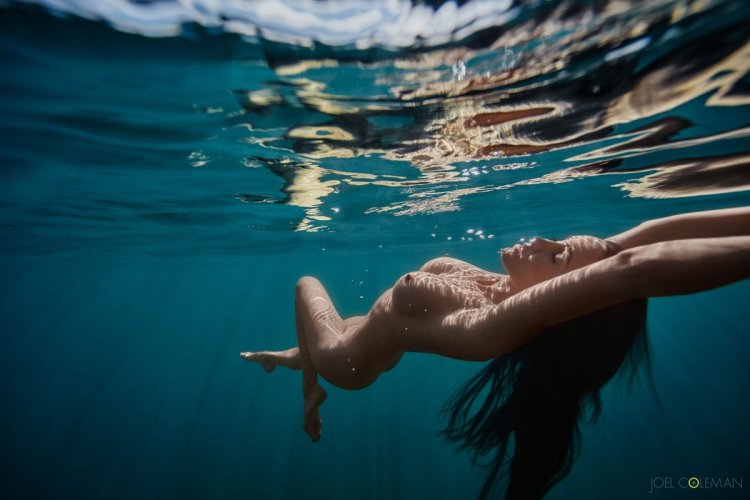 Girls Topless underwater