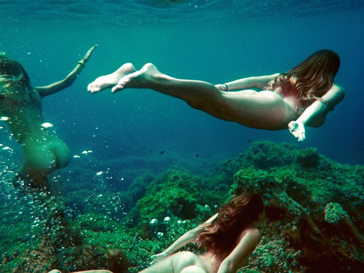 Girls Naked underwater