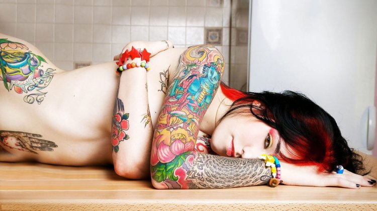 Girls with tattoos