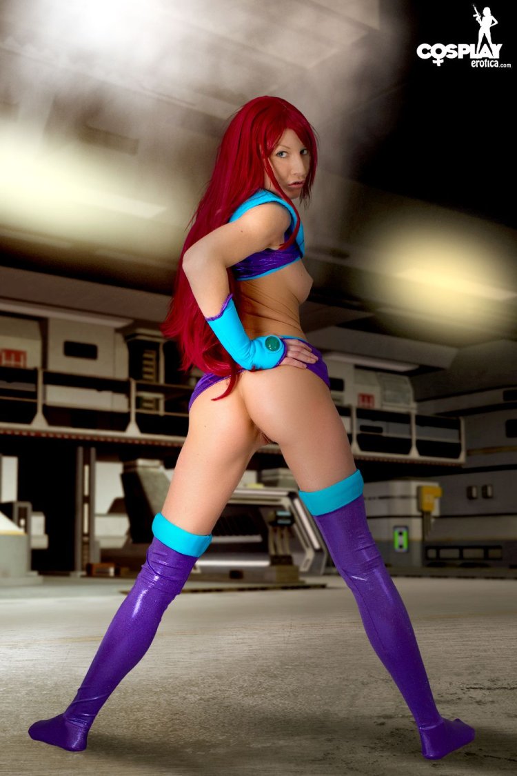 Starfire cosplay