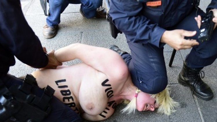 Активистки femen