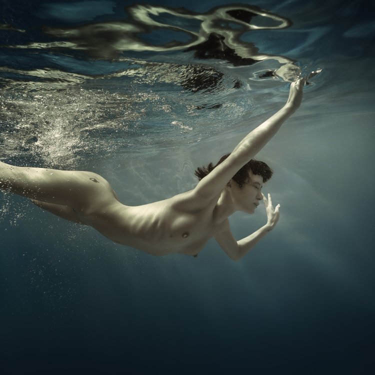 Girls under water naked