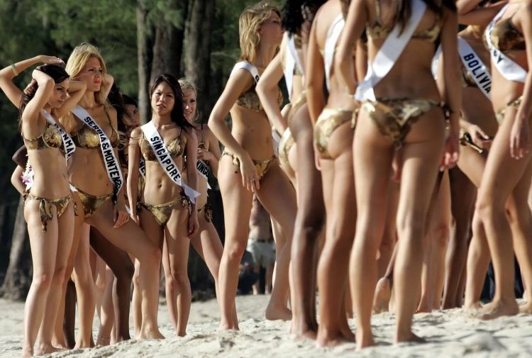 Beauty contest of naked women