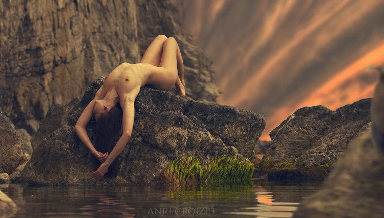 Erotic photoset on the rocks