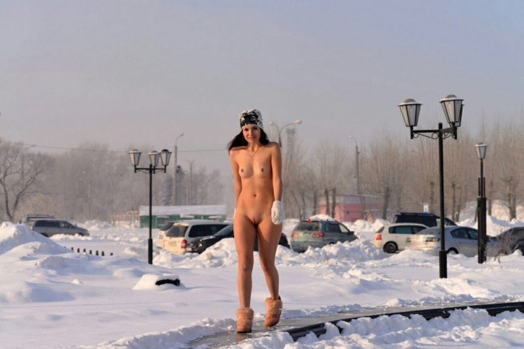 Naked around the city in winter