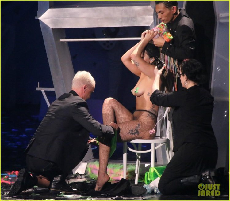 Lady Gaga naked on stage