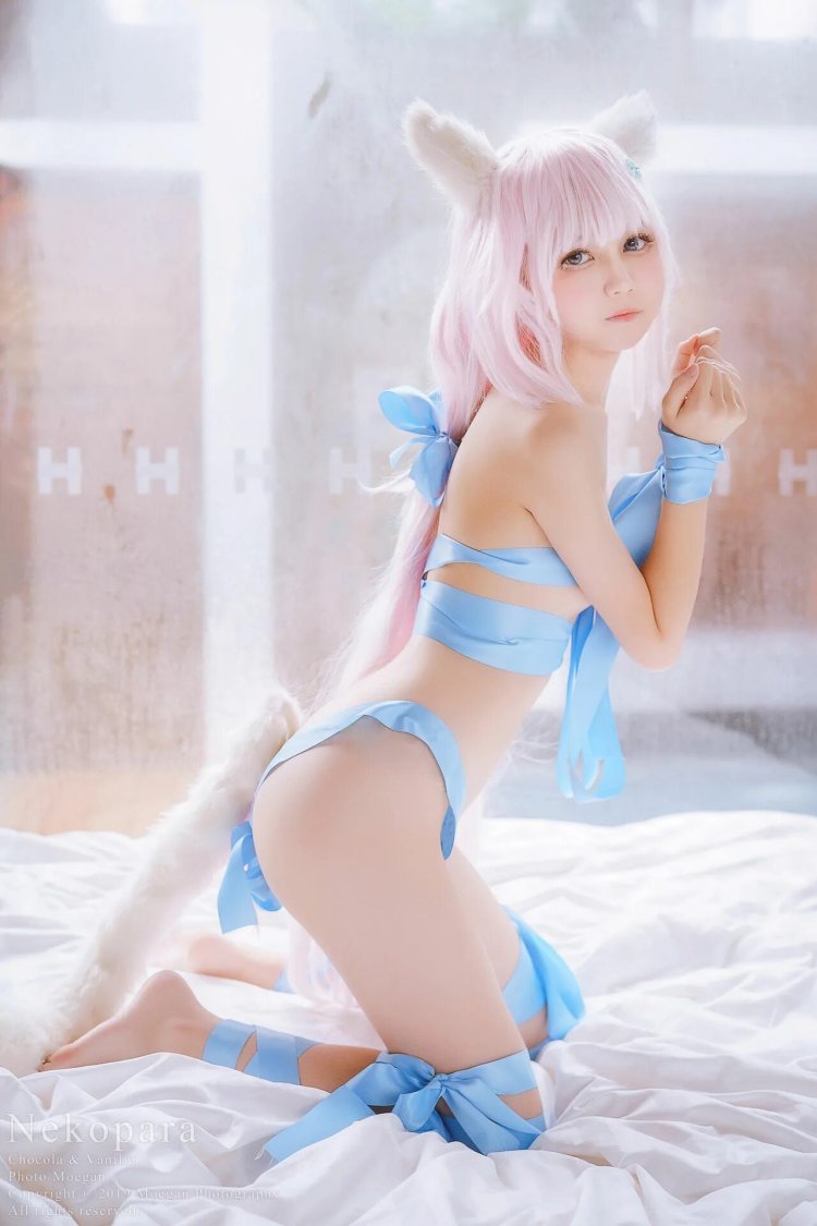 Naked chan cosplay