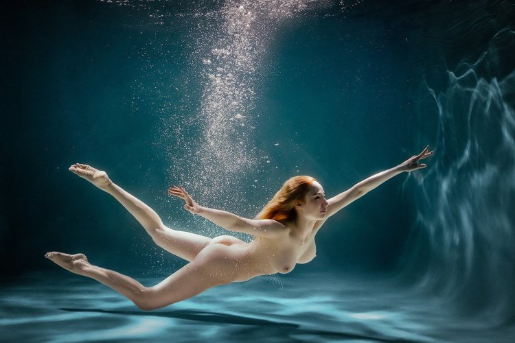 Underwater shooting in the style of nude