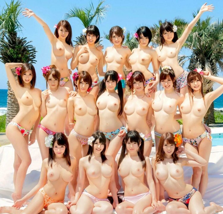 A lot of naked Japanese girls