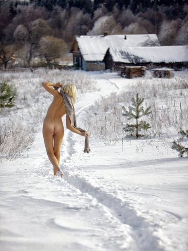 Erotic photo shoot in the snow