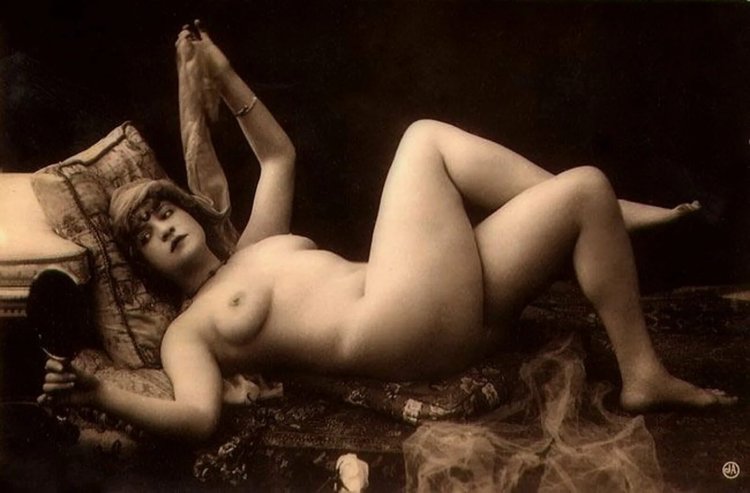 Vintage naked girls